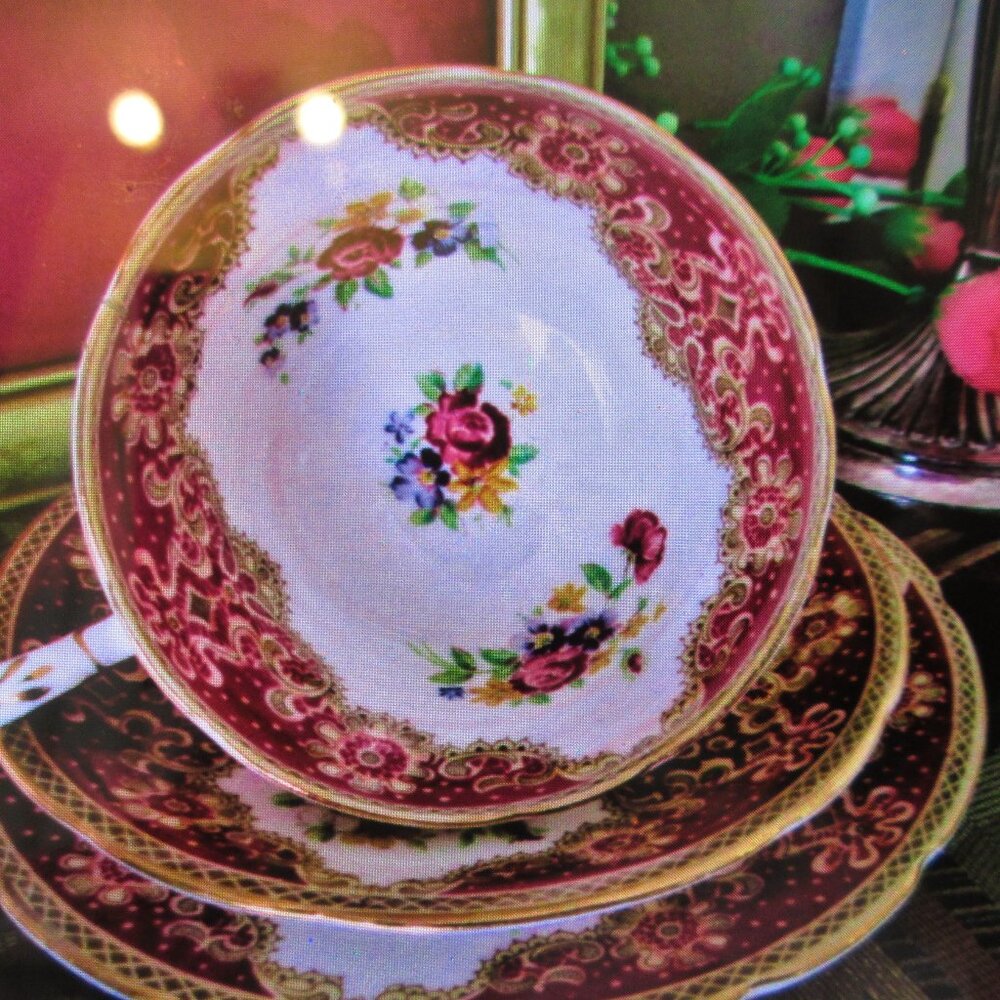 Antiq Paragon double warrant by Queen Appt. on "Honiton" white bone china trio